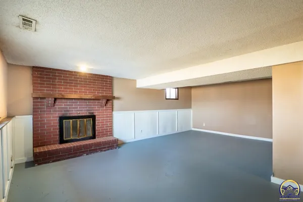 $219,900 | 672 Basswood Court, Meriden, KS 66512