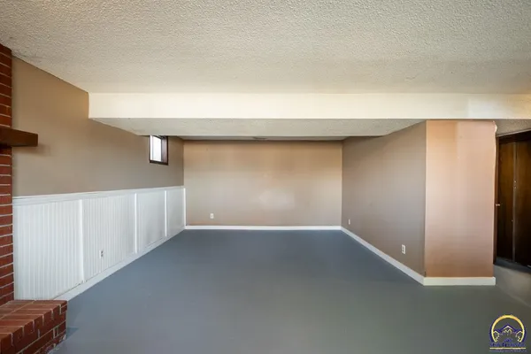 $219,900 | 672 Basswood Court, Meriden, KS 66512