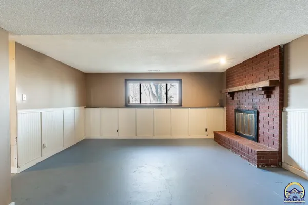 $219,900 | 672 Basswood Court, Meriden, KS 66512