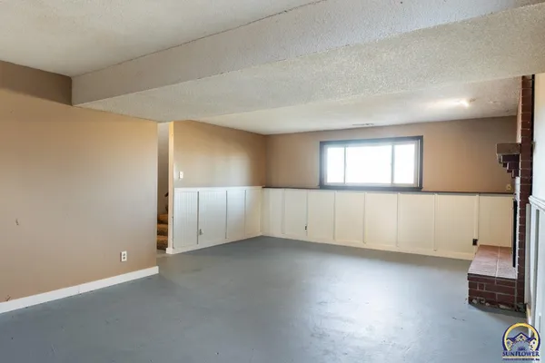 $219,900 | 672 Basswood Court, Meriden, KS 66512