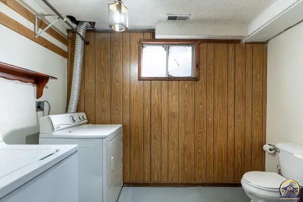 $219,900 | 672 Basswood Court, Meriden, KS 66512