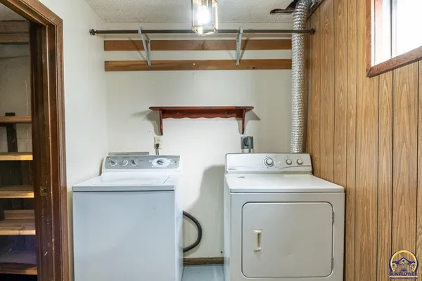 $219,900 | 672 Basswood Court, Meriden, KS 66512