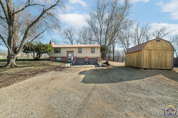 $219,900 | 672 Basswood Court, Meriden, KS 66512