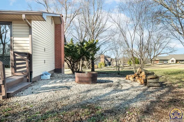 $219,900 | 672 Basswood Court, Meriden, KS 66512