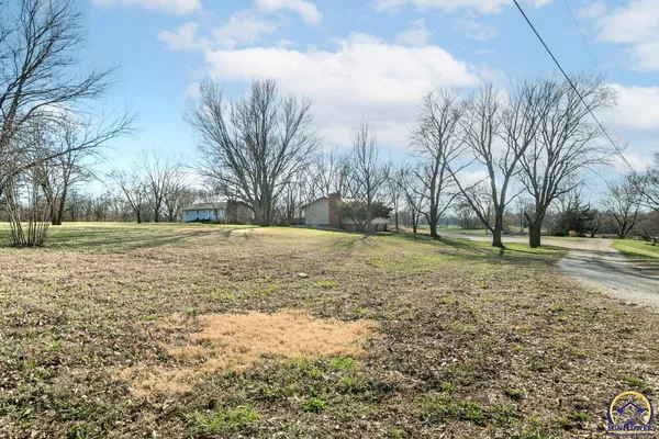 $219,900 | 672 Basswood Court, Meriden, KS 66512