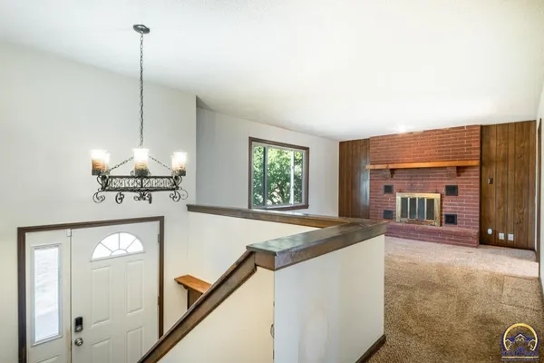 $219,900 | 672 Basswood Court, Meriden, KS 66512