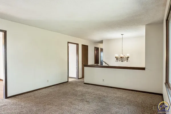 $219,900 | 672 Basswood Court, Meriden, KS 66512