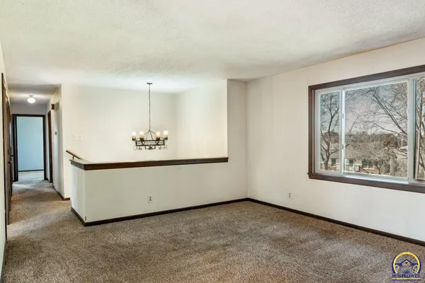 $219,900 | 672 Basswood Court, Meriden, KS 66512