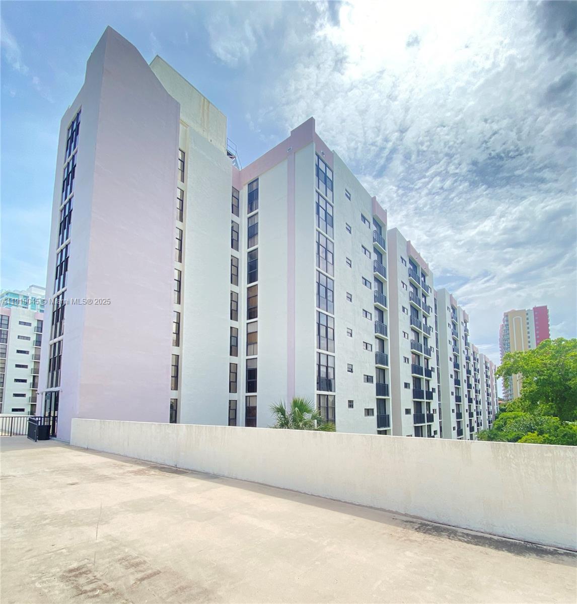 16919 North Bay Road, Unit 509 Sunny Isles Beach, FL 33160 - Photo 13 of 43 a view of a building