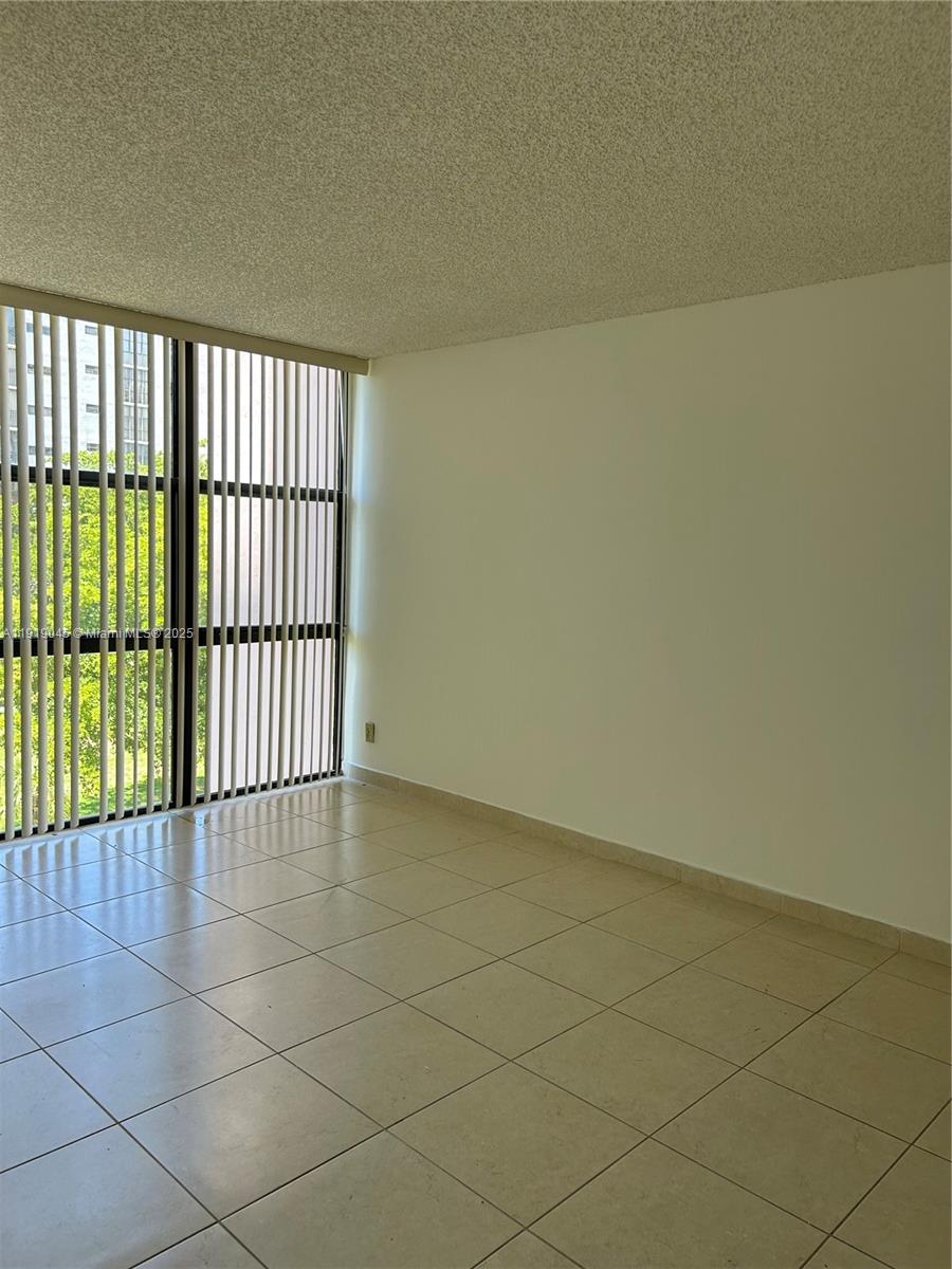 16919 North Bay Road, Unit 509 Sunny Isles Beach, FL 33160 - Photo 33 of 43 en empty room with windows