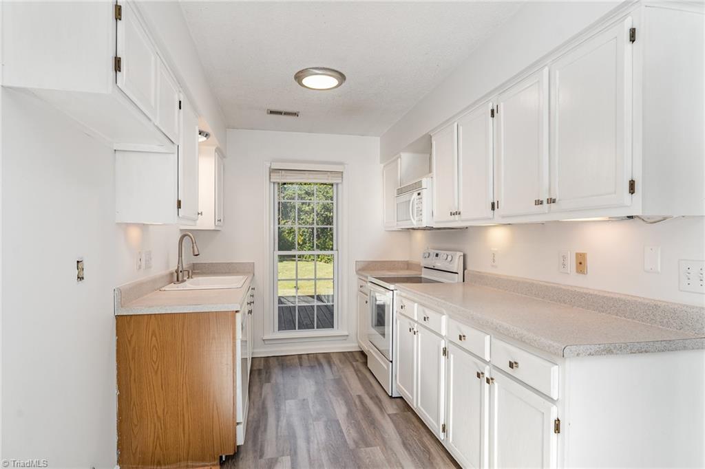 3205 Timberwolf Avenue High Point, NC 27265 - Photo 12 of 27 Gallery Image 12