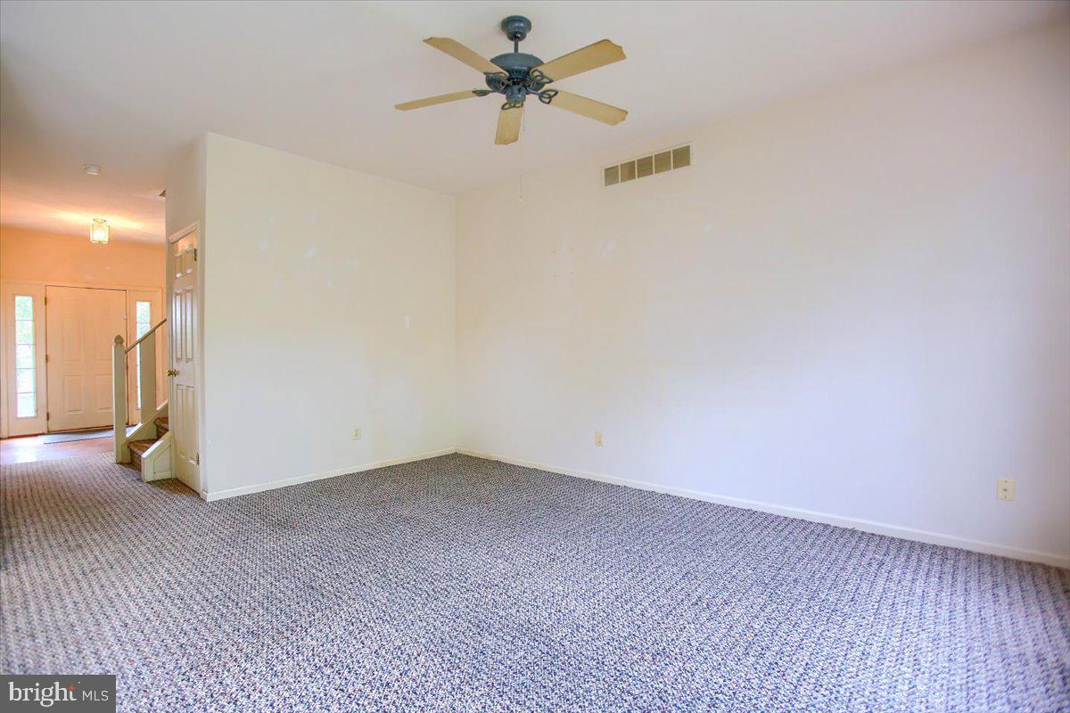 46 Country Road Perkasie, PA 18944 - Photo 18 of 45 Living Room