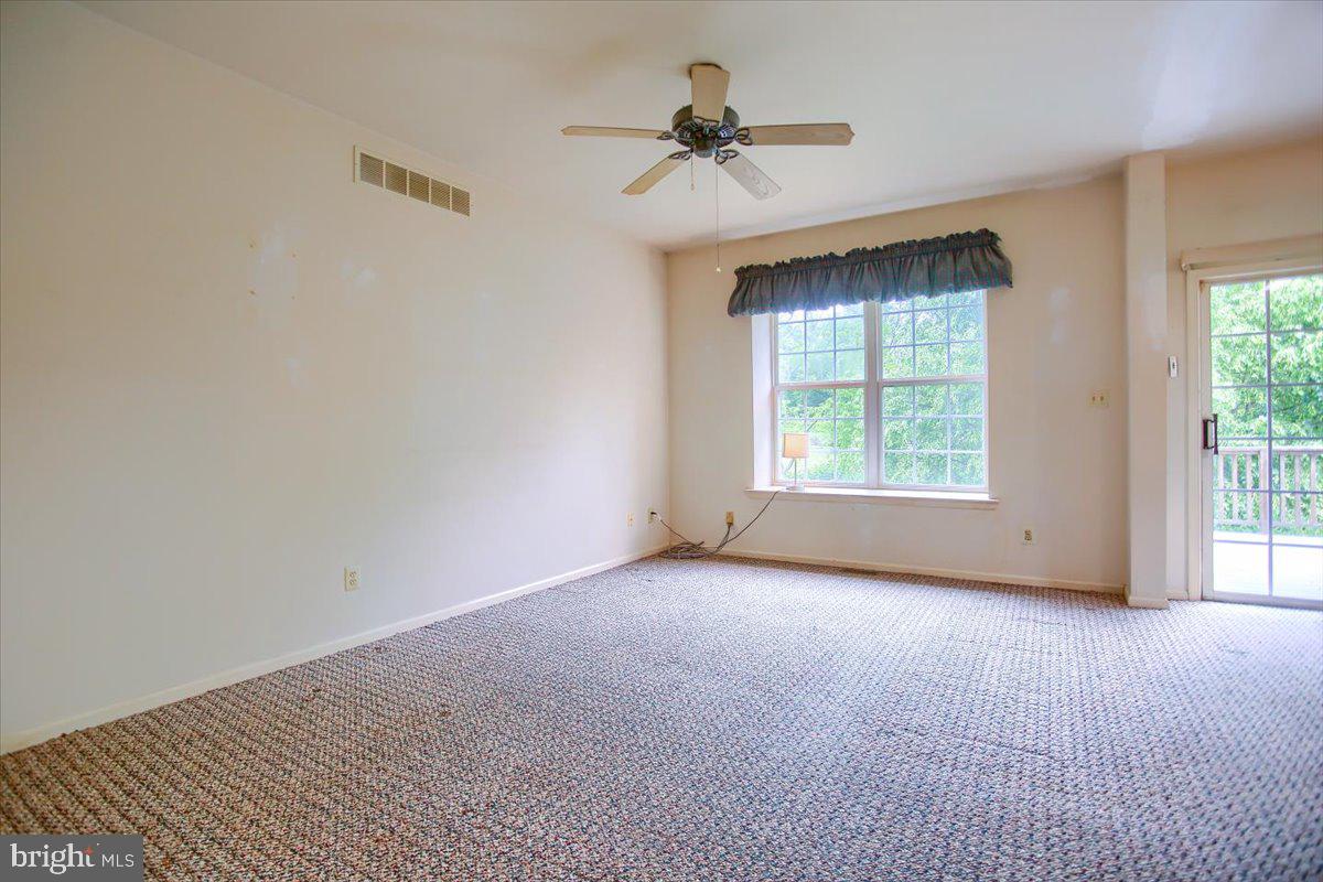 46 Country Road Perkasie, PA 18944 - Photo 19 of 45 Living Room
