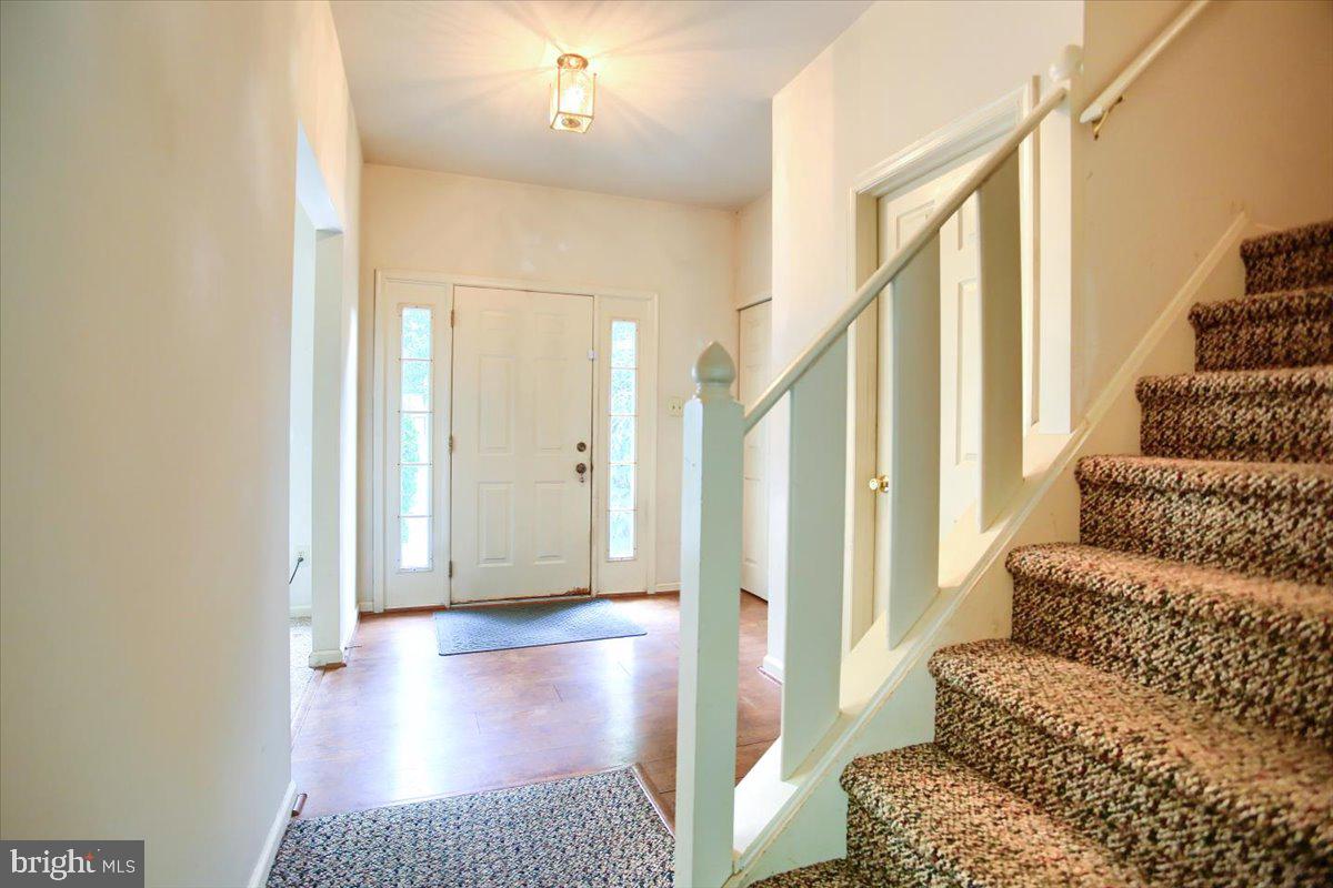 46 Country Road Perkasie, PA 18944 - Photo 3 of 45 Foyer