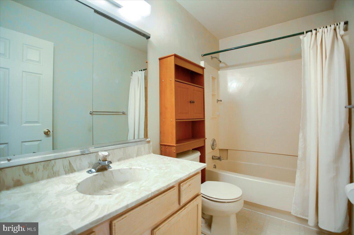 46 Country Road Perkasie, PA 18944 - Photo 24 of 45 Full Hall Bath