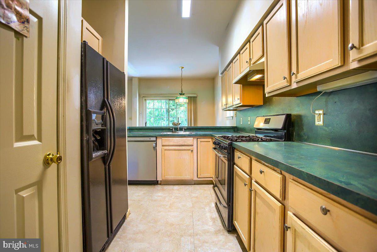 46 Country Road Perkasie, PA 18944 - Photo 9 of 45 Kitchen
