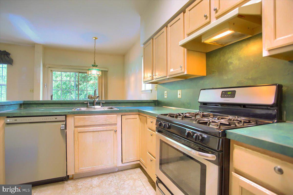 46 Country Road Perkasie, PA 18944 - Photo 10 of 45 Kitchen