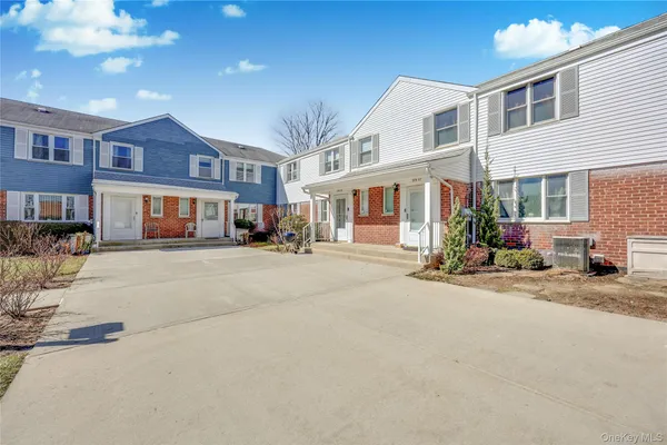 $684,900 | 229-09 69th Avenue, Unit 77 | Oakland Gardens