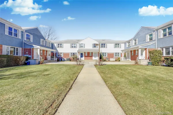 $684,900 | 229-09 69th Avenue, Unit 77 | Oakland Gardens