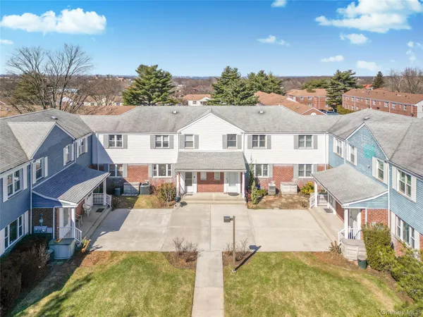 $684,900 | 229-09 69th Avenue, Unit 77 | Oakland Gardens