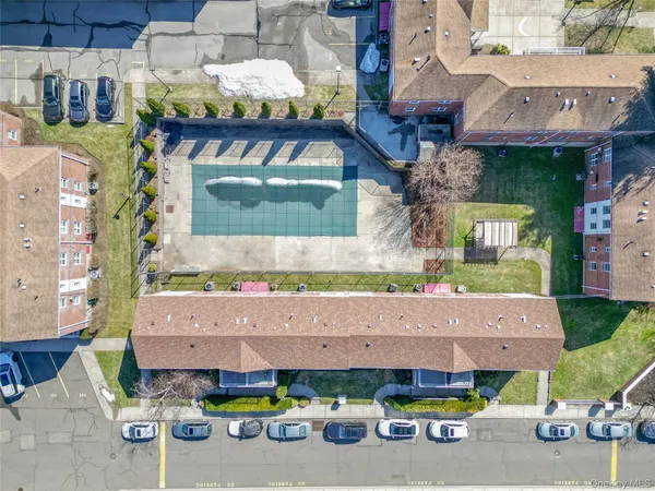 $684,900 | 229-09 69th Avenue, Unit 77 | Oakland Gardens