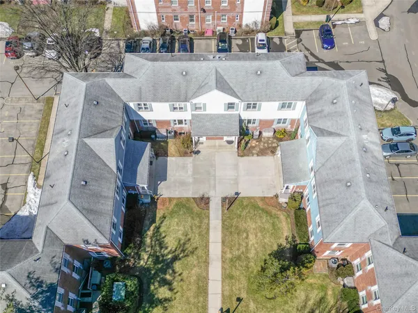 $684,900 | 229-09 69th Avenue, Unit 77 | Oakland Gardens