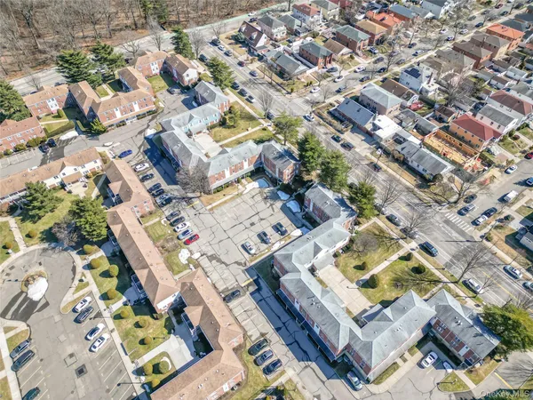 $684,900 | 229-09 69th Avenue, Unit 77 | Oakland Gardens