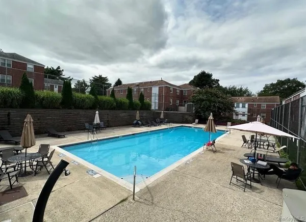 $684,900 | 229-09 69th Avenue, Unit 77 | Oakland Gardens