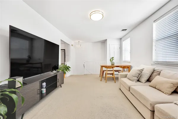 $684,900 | 229-09 69th Avenue, Unit 77 | Oakland Gardens