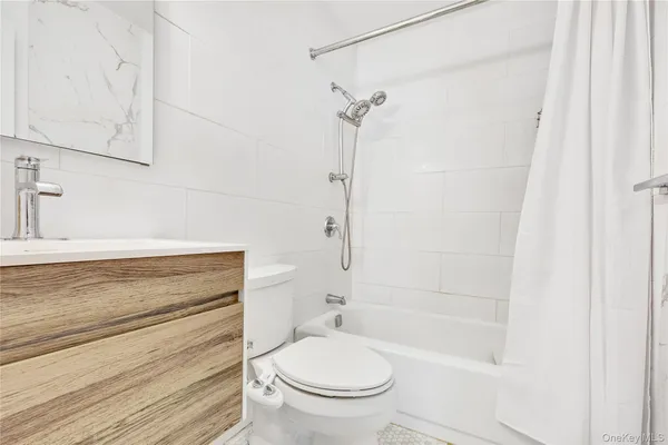 $684,900 | 229-09 69th Avenue, Unit 77 | Oakland Gardens