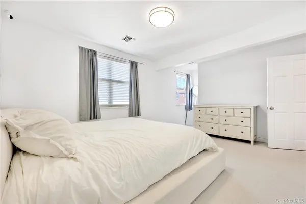$684,900 | 229-09 69th Avenue, Unit 77 | Oakland Gardens