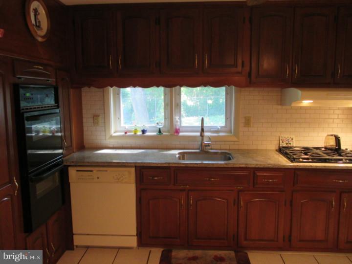 344 Emerson Road Huntingdon Valley, PA 19006 - Photo 14 of 23 Gallery Image 14