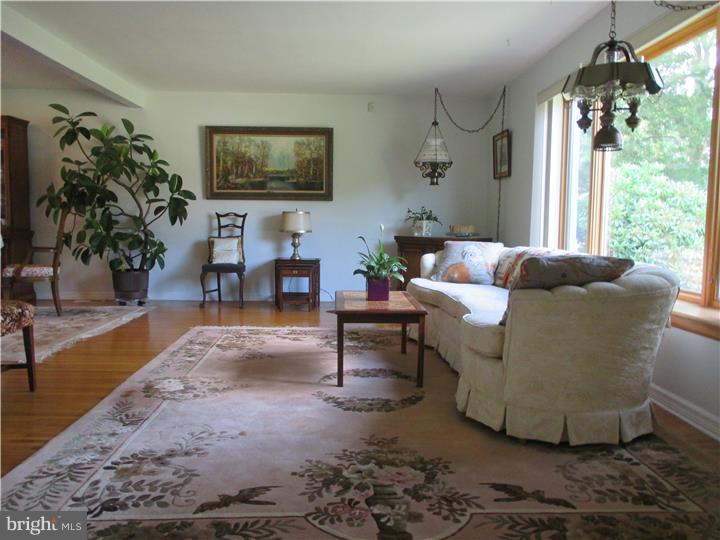 344 Emerson Road Huntingdon Valley, PA 19006 - Photo 9 of 23 Gallery Image 9
