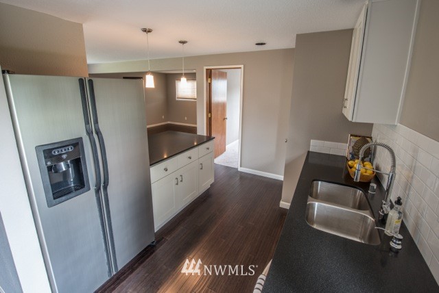 970 Union Avenue Northeast Renton, WA 98059 - Photo 4 of 22 Gallery Image 4