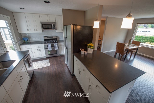 970 Union Avenue Northeast Renton, WA 98059 - Photo 5 of 22 Gallery Image 5