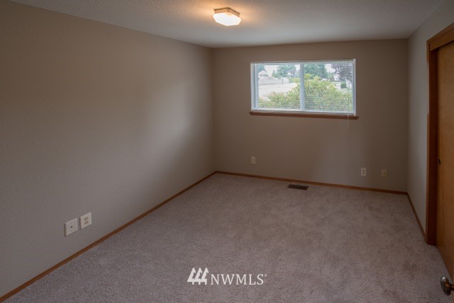 970 Union Avenue Northeast Renton, WA 98059 - Photo 9 of 22 Gallery Image 9