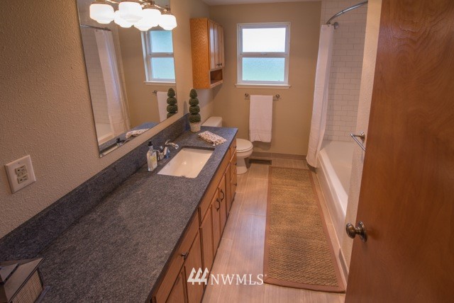 970 Union Avenue Northeast Renton, WA 98059 - Photo 10 of 22 Gallery Image 10