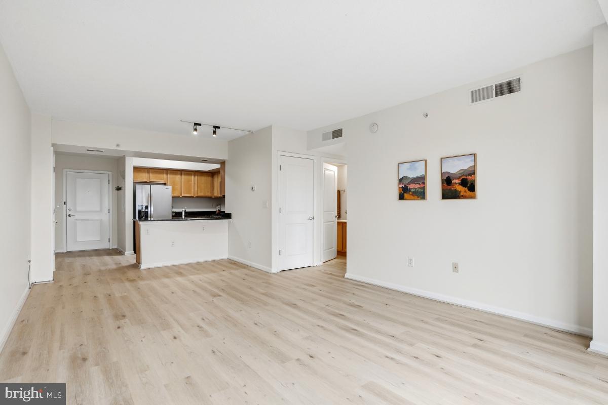 7915 Eastern Avenue Northwest, Unit 1208 Silver Spring, MD 20910 - Photo 11 of 32