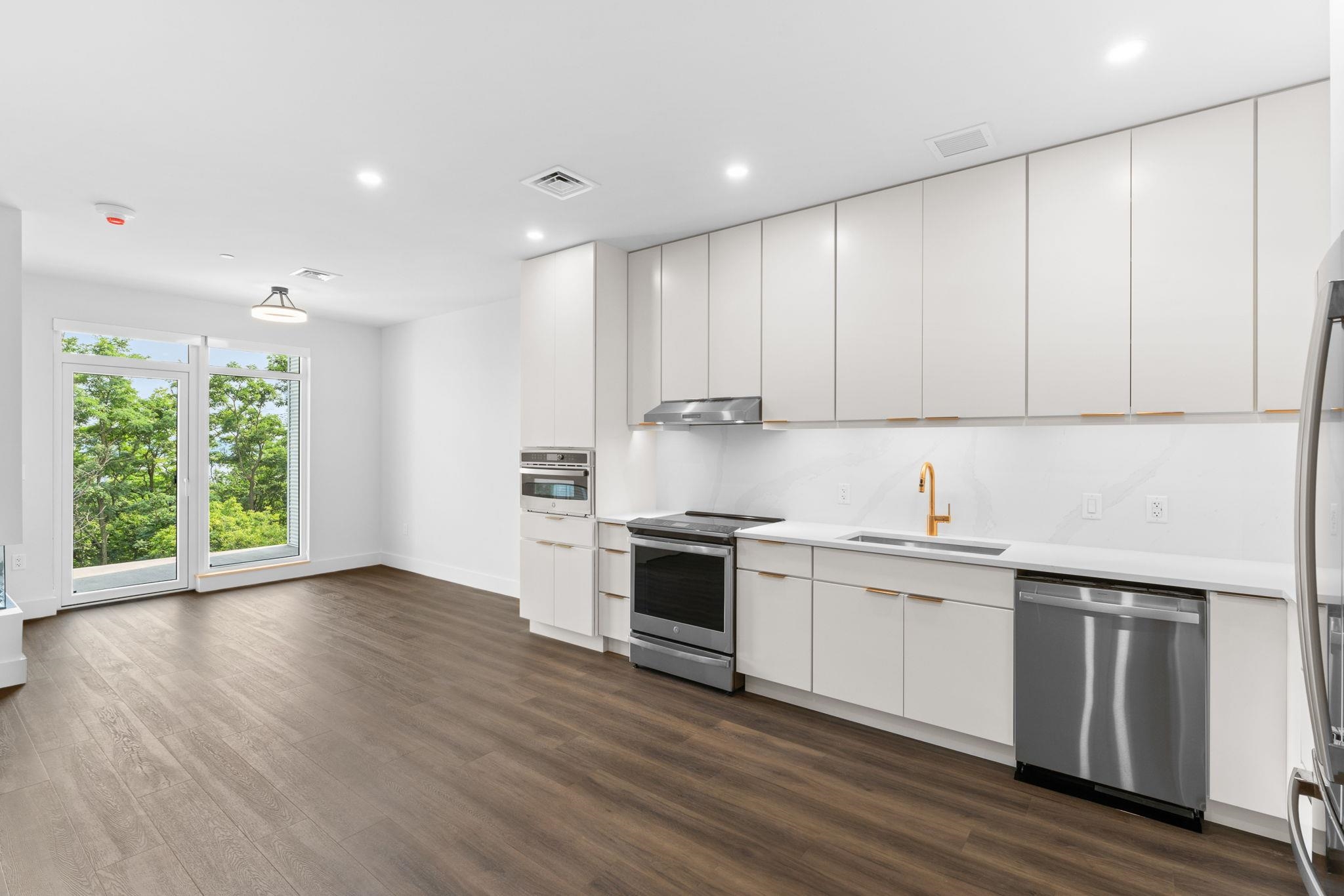 125 Cambrian Way, Unit 608 Burlington, VT 05401 - Photo 1 of 36