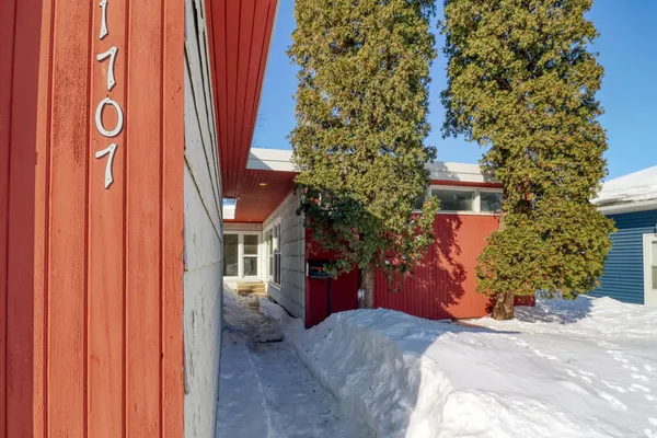 $345,000 | 1707 6th Street South, Moorhead, MN 56560