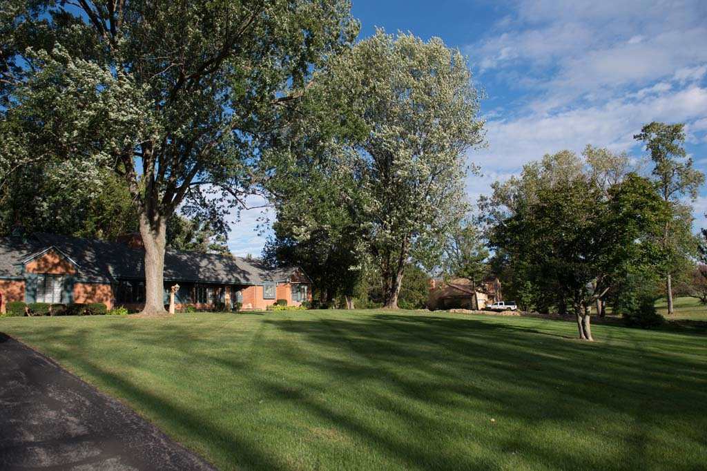 1514 South Hadley Road Fort Wayne, IN 46804 - Photo 2 of 31