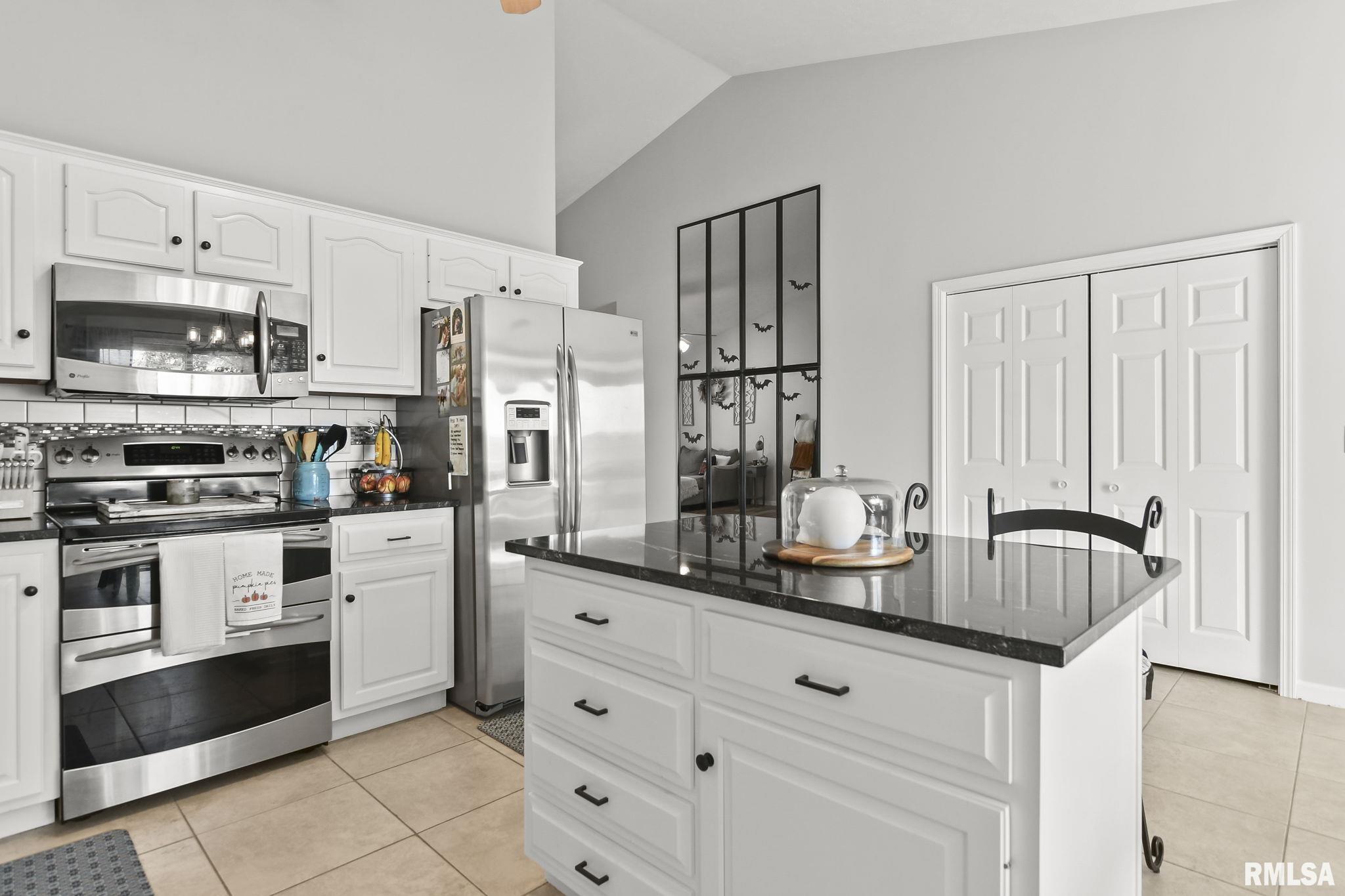 4404 Castle Pines Drive Springfield, IL 62711 - Photo 13 of 35 Gallery Image 13