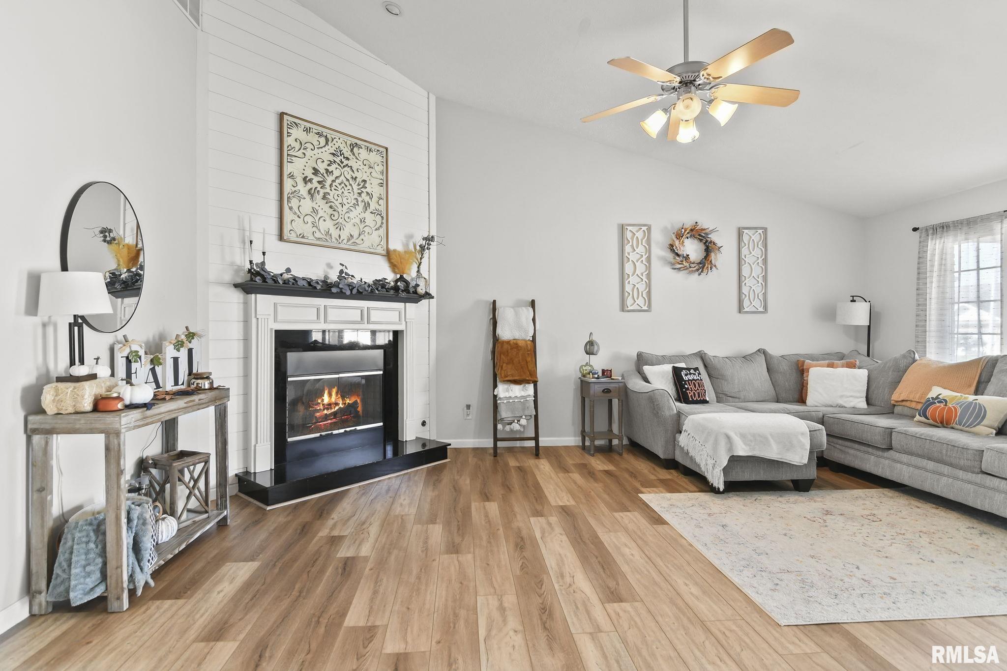 4404 Castle Pines Drive Springfield, IL 62711 - Photo 3 of 35 Gallery Image 3