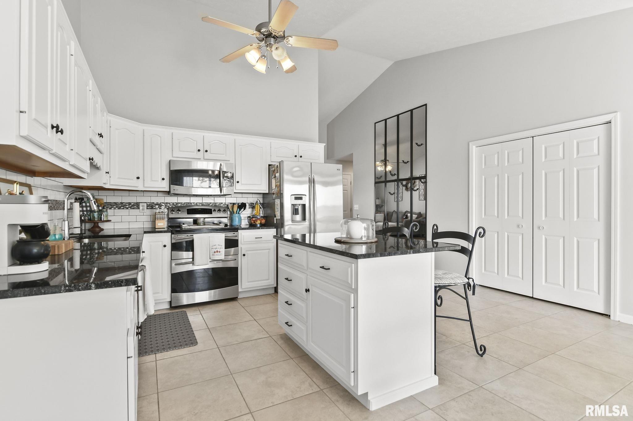 4404 Castle Pines Drive Springfield, IL 62711 - Photo 9 of 35 Gallery Image 9