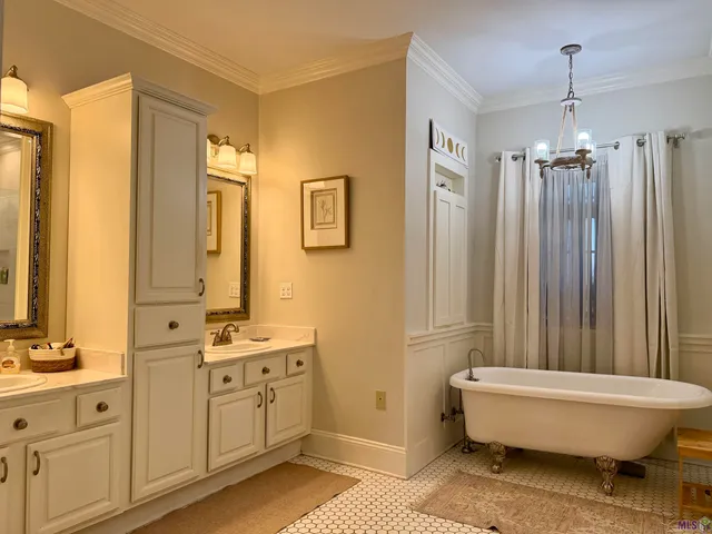 $369,000 | 306 Inglewood Way, Houma, LA 70360