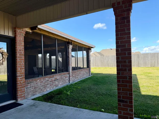 $369,000 | 306 Inglewood Way, Houma, LA 70360