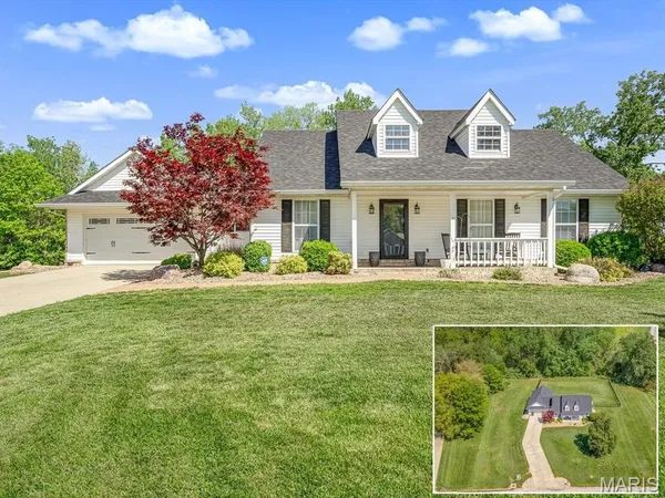 $325,000 | 5483 White Oak Drive, Smithton, IL 62285