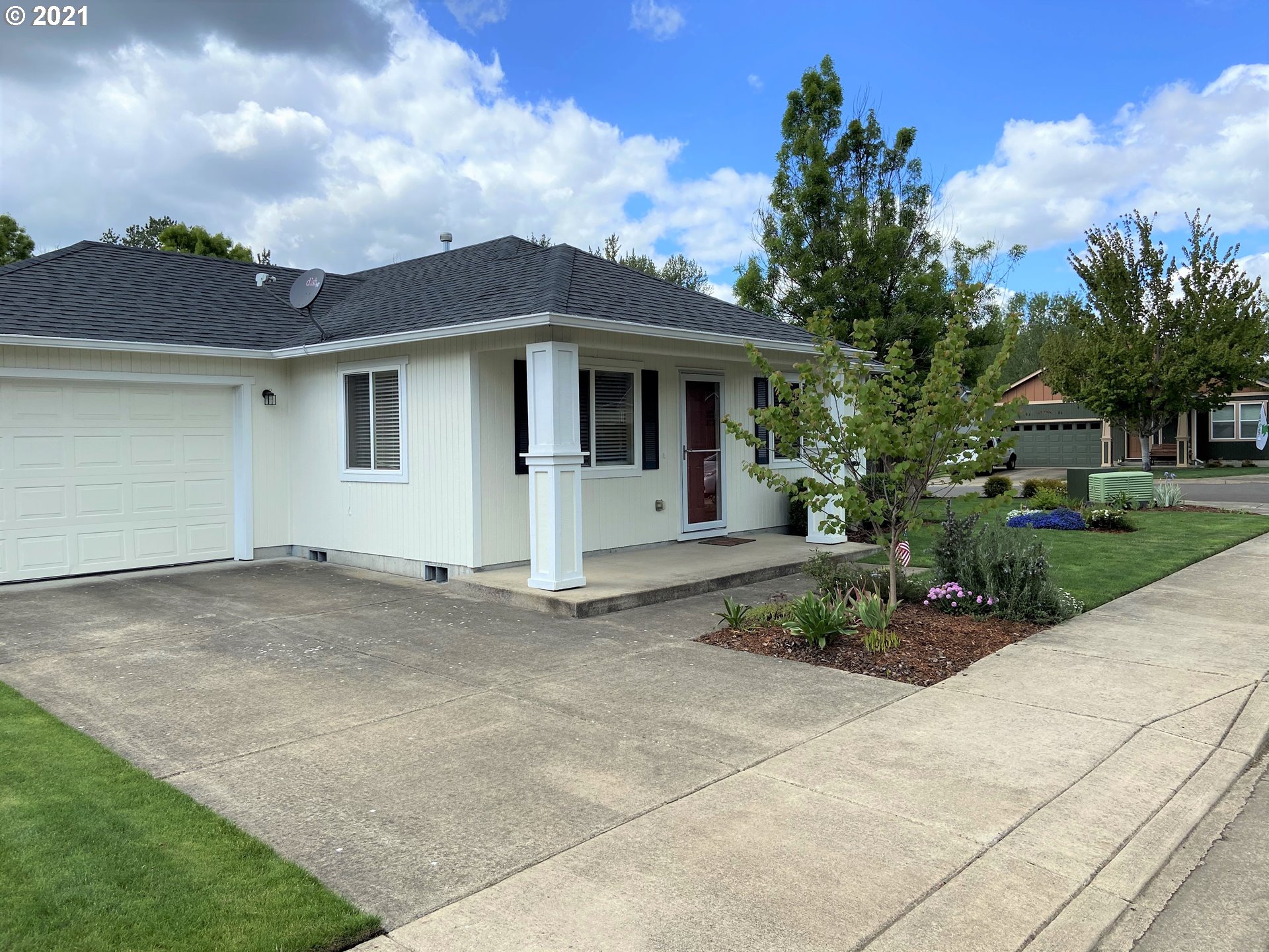 1910 South 57th Place Springfield, OR 97478 - Photo 2 of 16