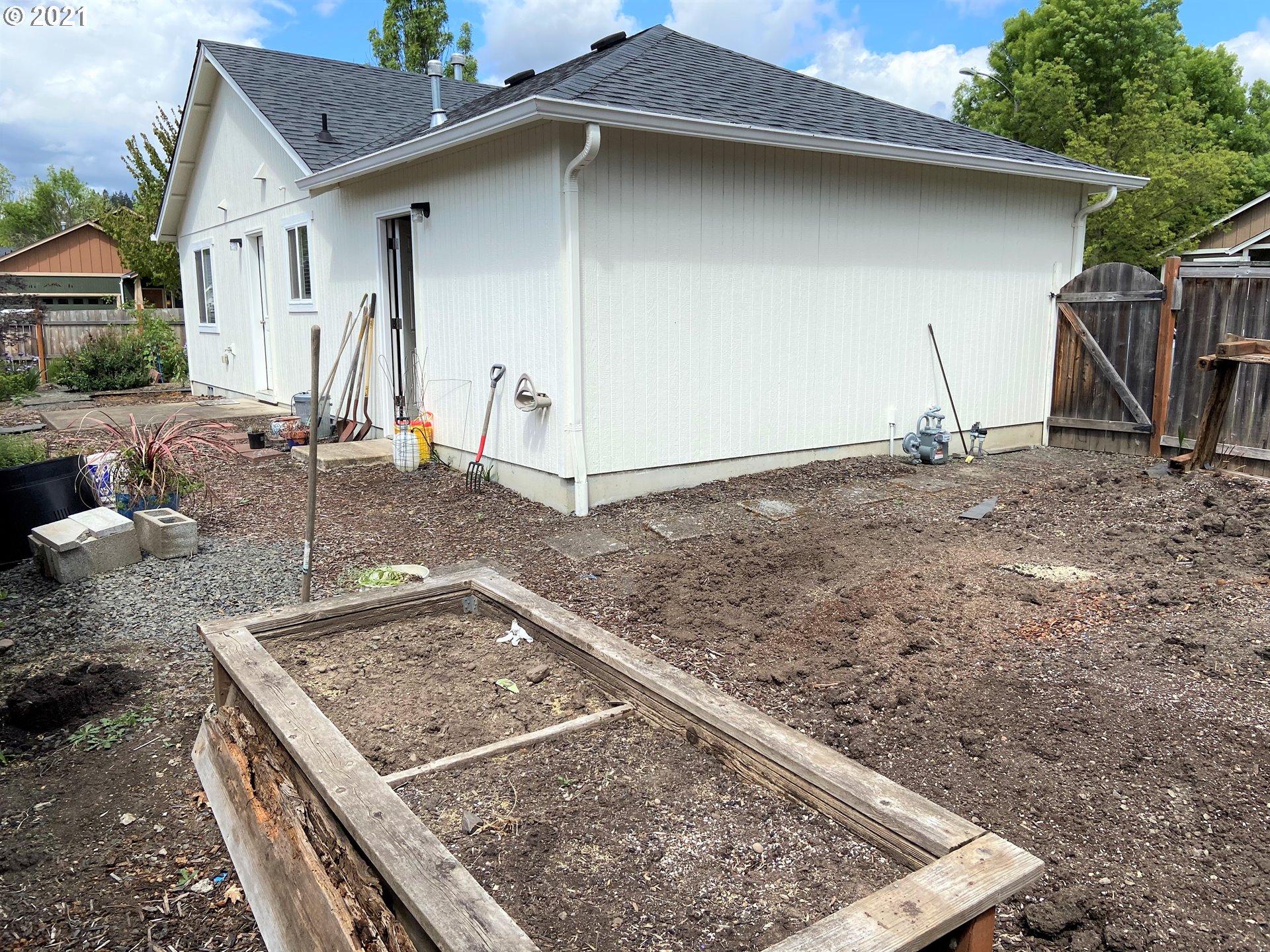 1910 South 57th Place Springfield, OR 97478 - Photo 13 of 16