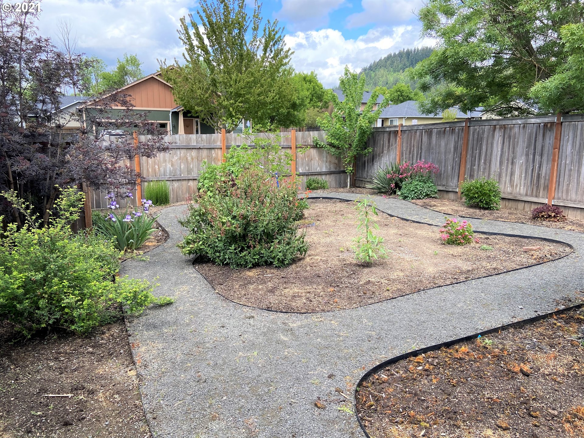 1910 South 57th Place Springfield, OR 97478 - Photo 14 of 16
